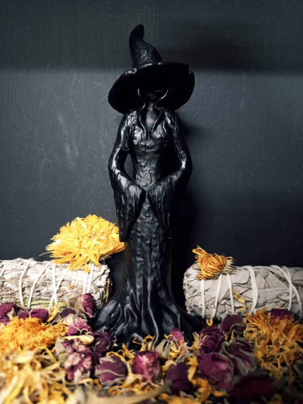 Figura de Bruja 20cm.