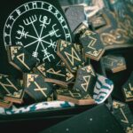 Runas pirograbadas con bolsa estampada Vegvísir